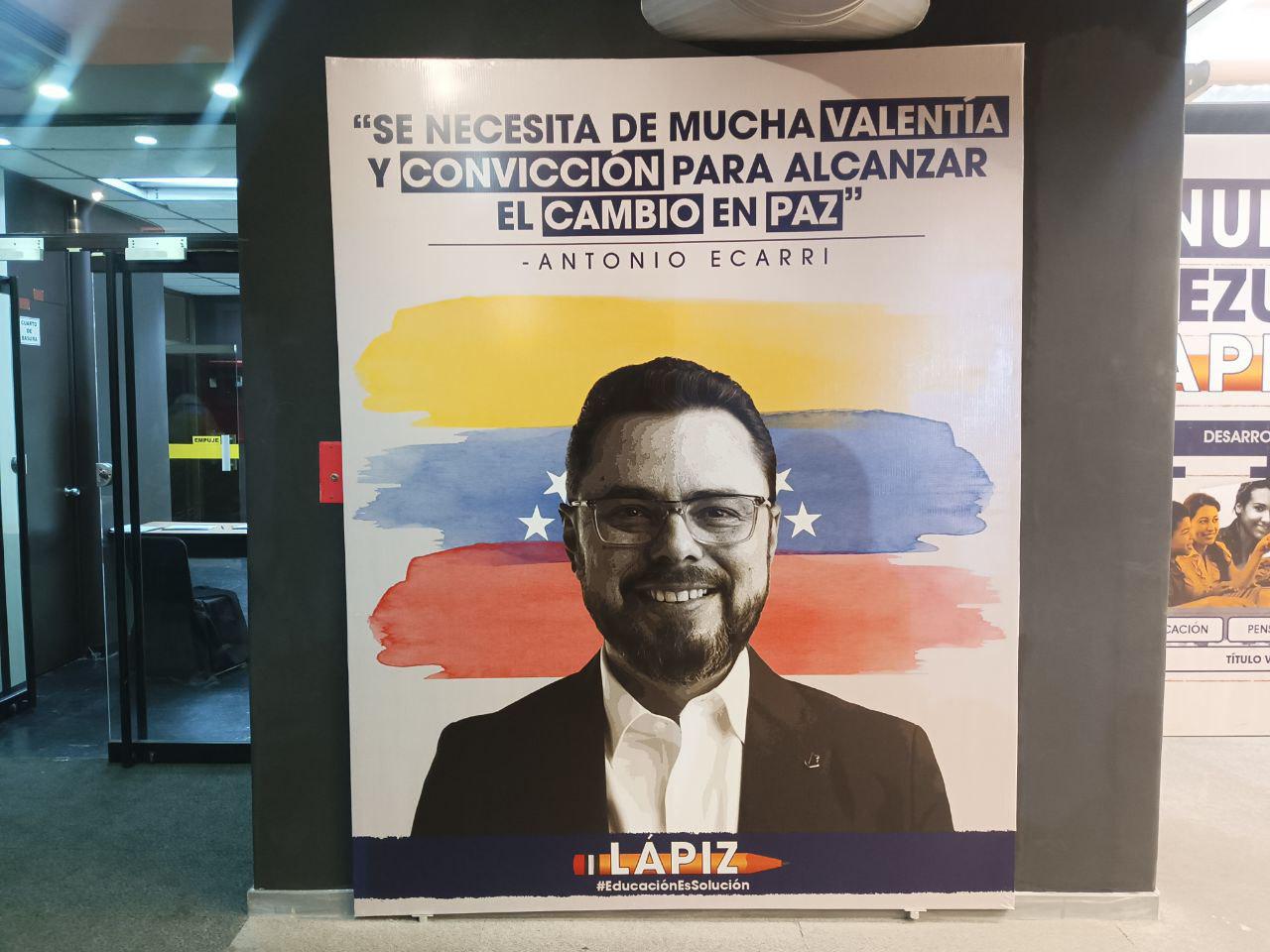 Valla publicitaria del candidato presidencial Antonio Ecarri, del partido Alianza del Lápiz.
