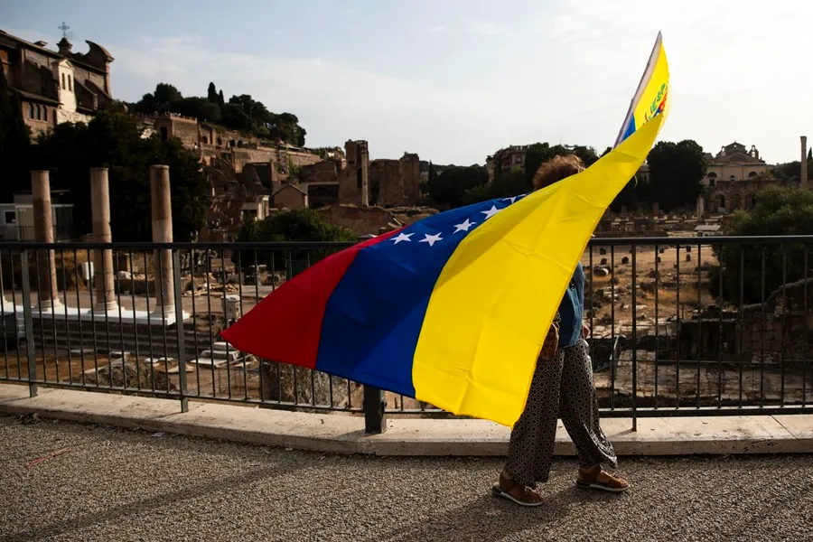 Imagen de archivo de una protesta en Roma contra la reelección del presidente venezolano Nicolás Maduro. EFE/EPA/Angelo Carconi