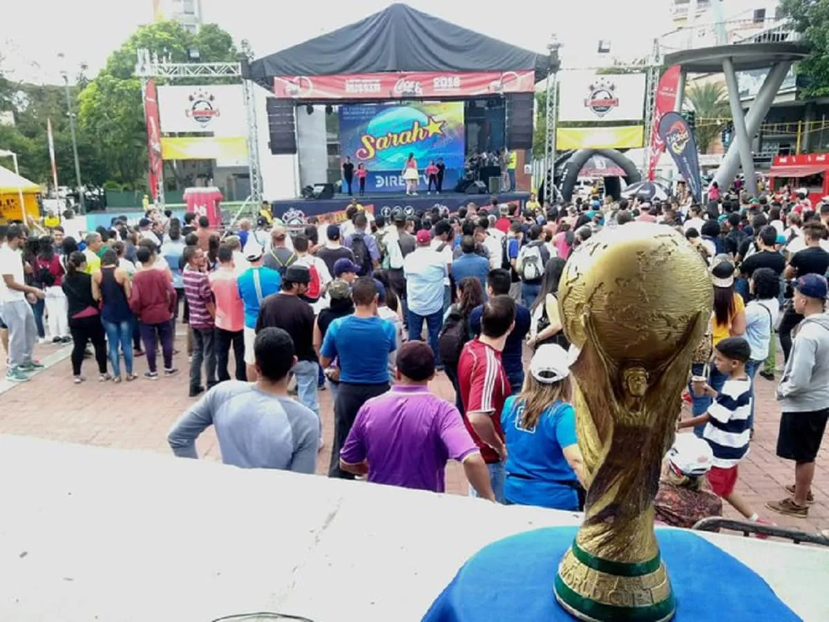 Pantalla gigante plaza Aldredo Sadel.