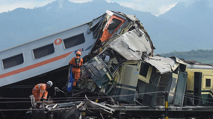 Tragedia en Indonesia: 15 mujeres pierden la vida en accidente de tren