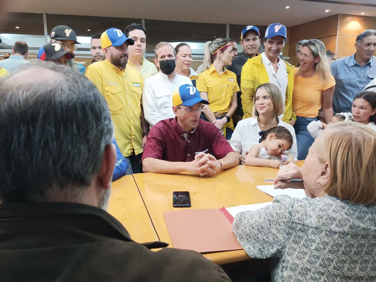Henrique Capriles se inscribe en las elecciones primarias opositoras.