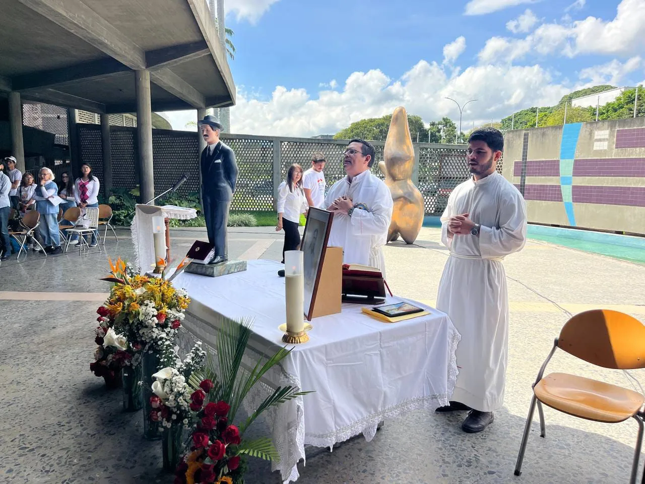 UCV celebró la canonización de José Gregorio Hernández con una misa en la plaza Cubierta