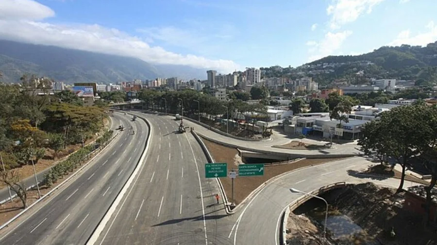 cortesia-autopista-valle--coche-45558