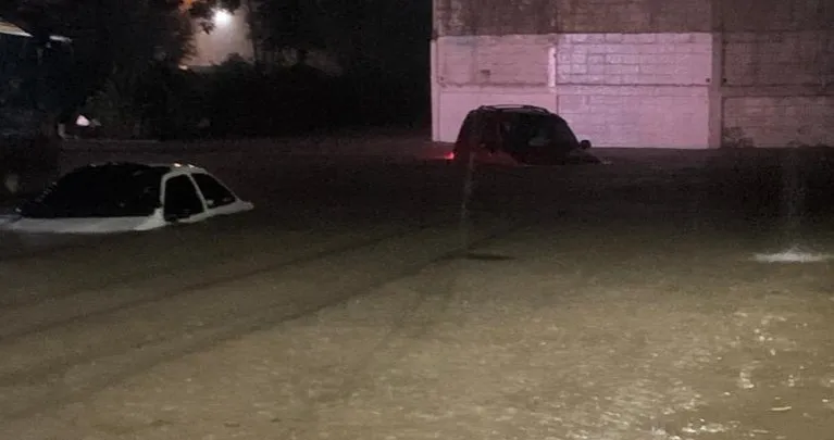 lluvias-causan-debordamiento-de-rios-e-inundaciones-en-valencia-29968