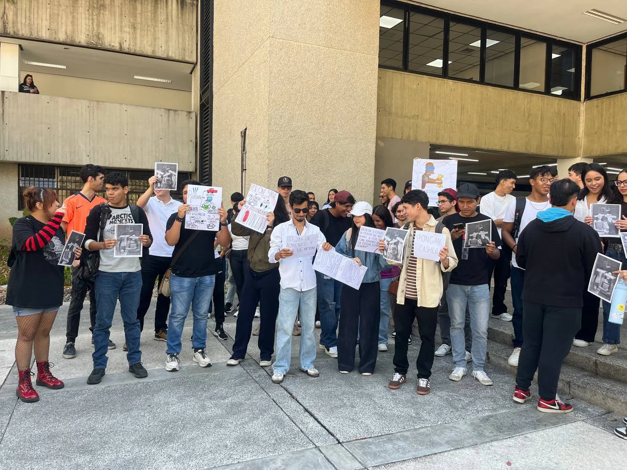 Denuncian aumento de la matrícula a más de 2 mil dólares en la Universidad Santa María.