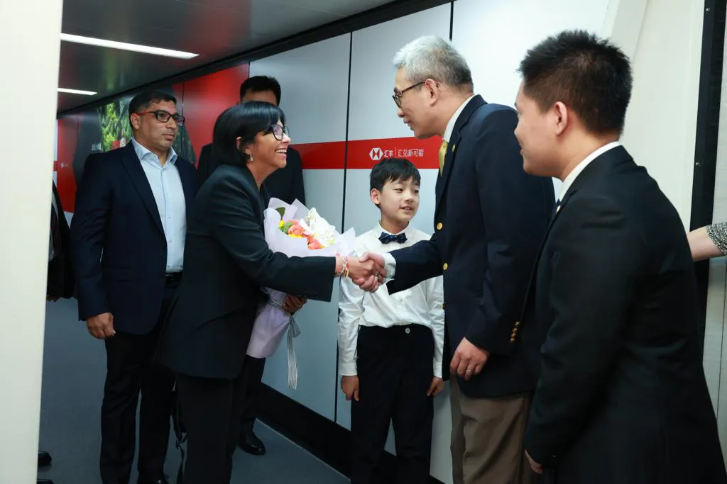 Delcy Rodríguez arriba a China en visita oficial
