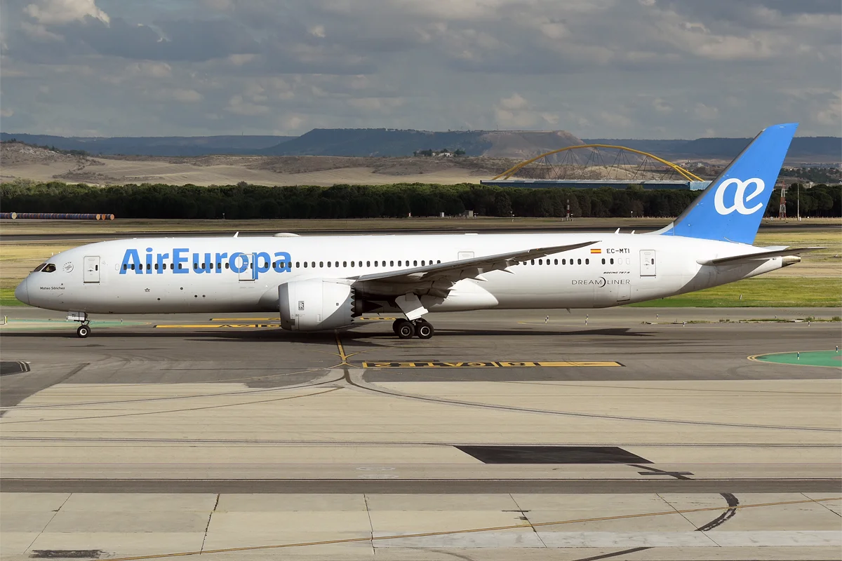 Air_Europa,_EC-MTI,_Boeing_787-9_Dreamliner