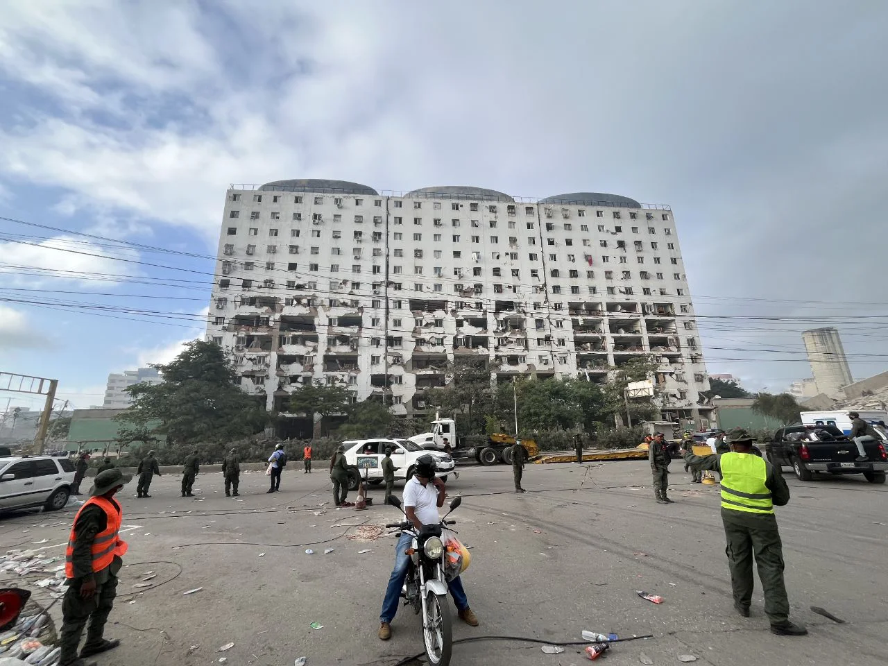 Edificio residencial de Misión Vivienda Colapsado en el sector Caribe. Foto: José Mireles Alcalá / ElMartilloVen.