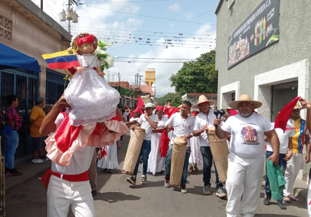 III encuentro de San Juanes se celebró en Paz Castillo con la participación de 10 delegaciones .