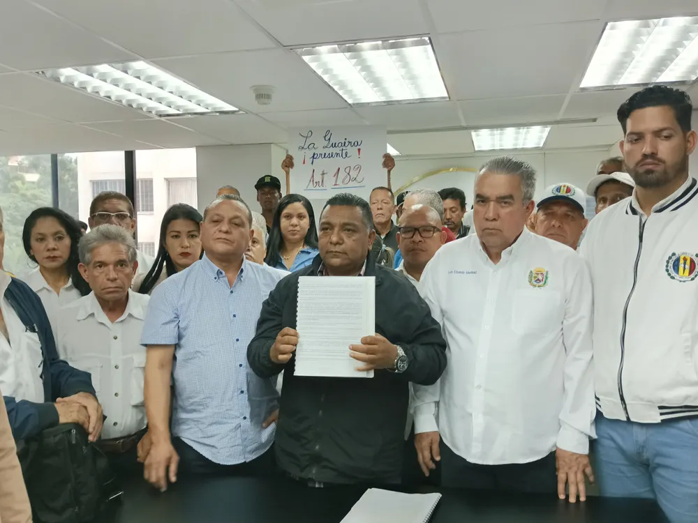 Militantes del Partido Acción Democrática exigen elecciones primarias presidenciales.