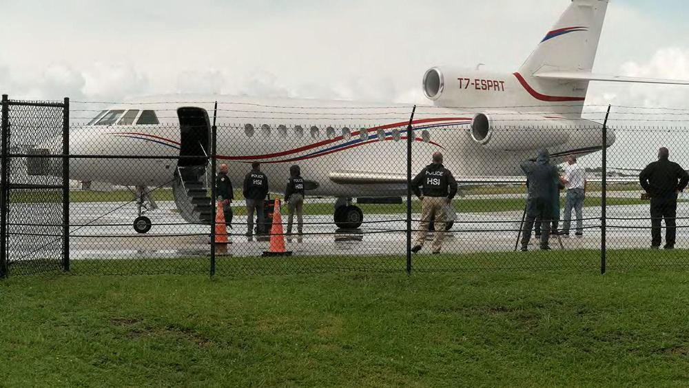 La aeronave incautada tras llegar a Florida. (Crédito: CNNEE)