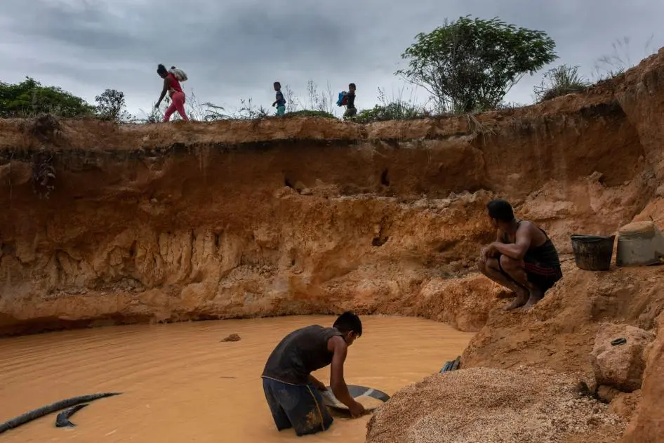 Hombres buscan diamantes cerca del Parque Nacional Canaima. Michael Robinson Chavez/The Washington Post