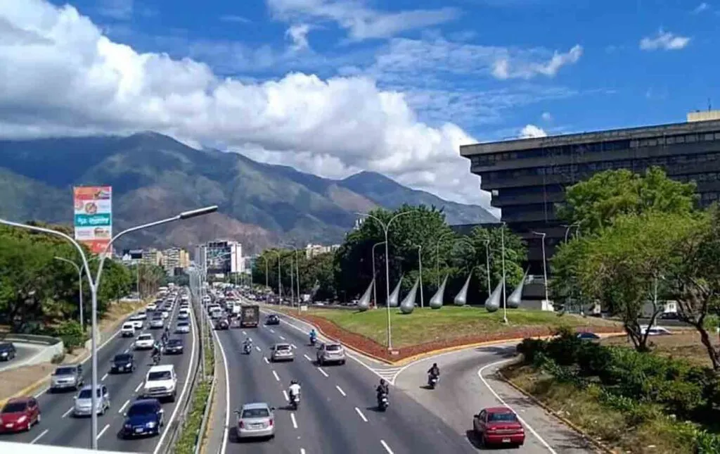 Anuncian-cierre-parcial-en-la-autopista-Gran-Cacique-Guaicaipuro