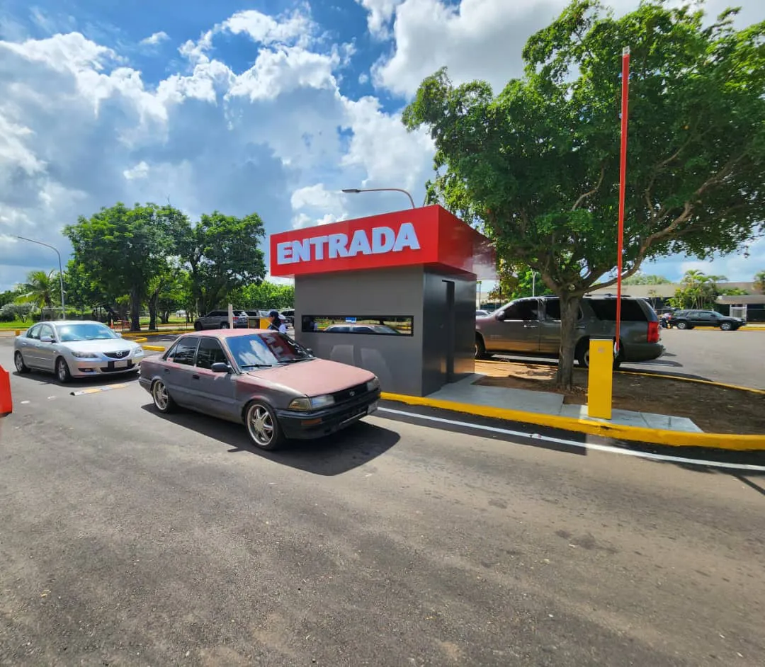 Inauguran nuevo estacionamiento del Aeropuerto Internacional de  La Chinita