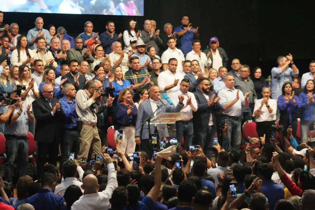 Manuel Rosales, candidato presidencial del partido UNT.