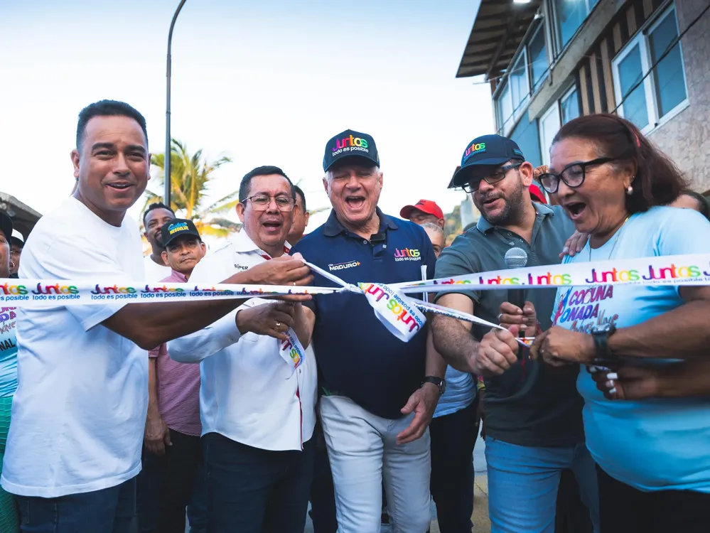 Juntos Todo Es Posible inauguró Plaza Bolívar y cancha de usos múltiples en Punta Care (1)