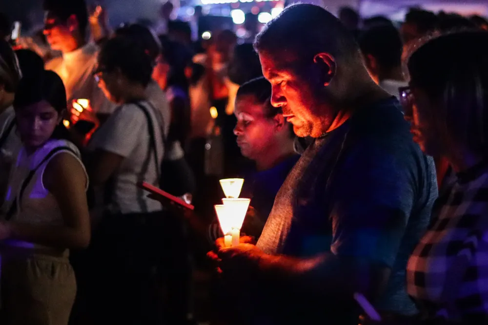 Realizan una cadena de oración por las víctimas del terremoto en La Guaira. Foto: Mario Flores / ElMartilloVen