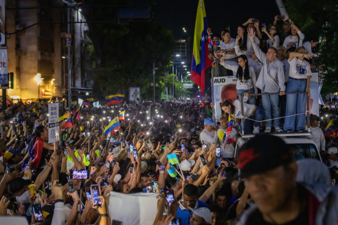 Edmundo González Urrutia, cierra su campaña electoral en Las Mercedes.