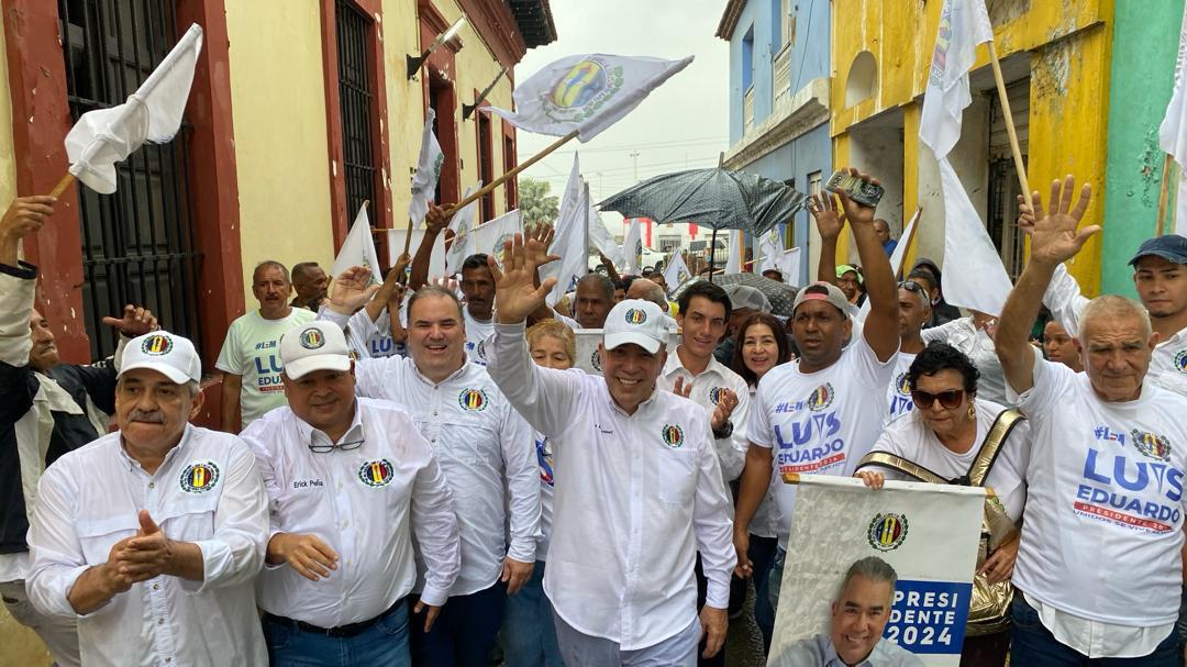 Luis Eduardo Martínez, candidato a la presidencia por el partido Acción Democrática.
