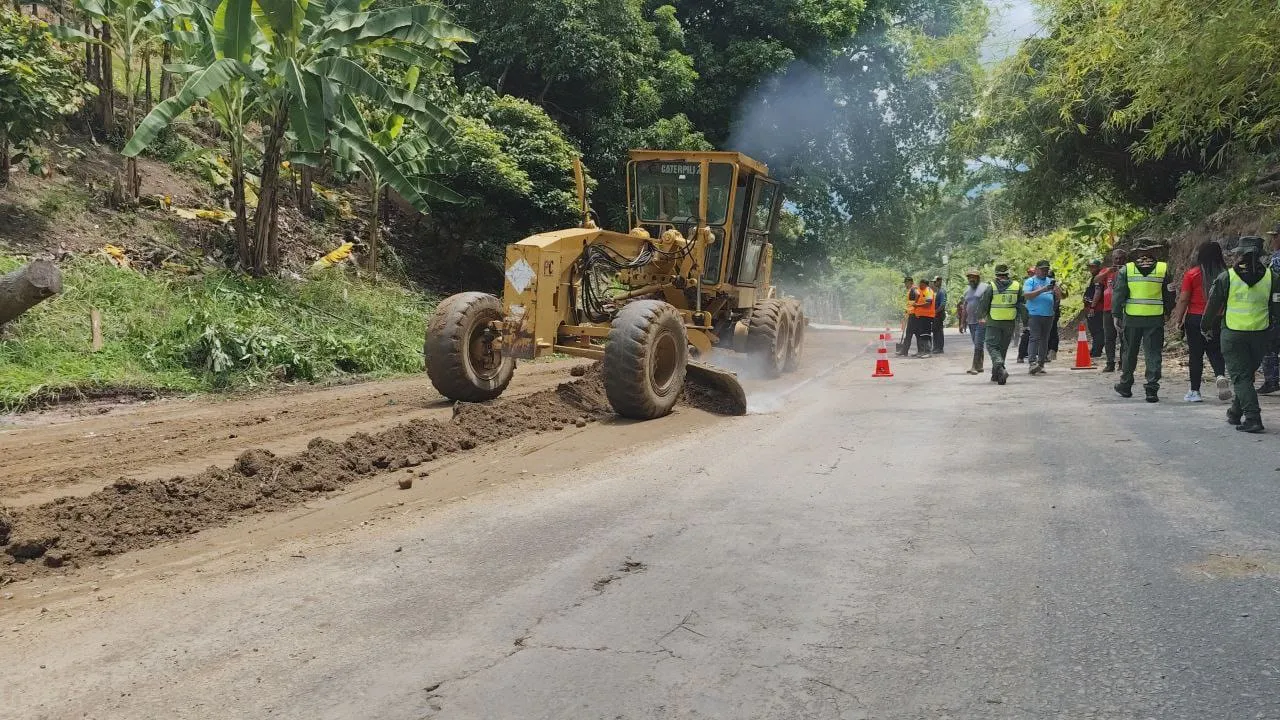 Gobierno Bolivariano de Obispo Ramos de Lora rehabilita la vía Panamericana