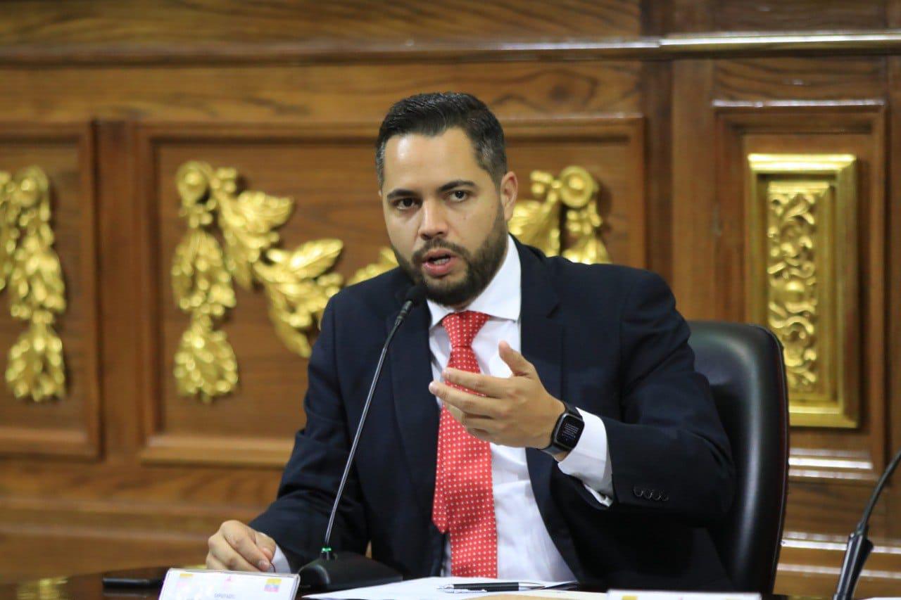 Julio García Zerpa, ministro de Servicios Penitenciarios.