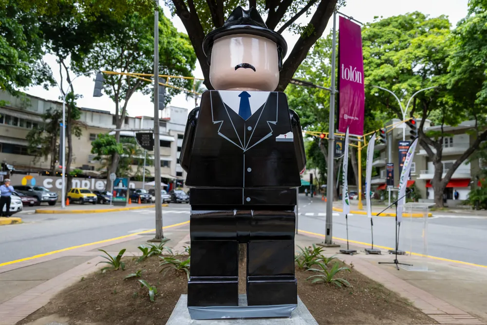 “Brick Canvas Dr. JG”, escultura del Beato José Gregorio Hernández, hecha por Armando Velutini
