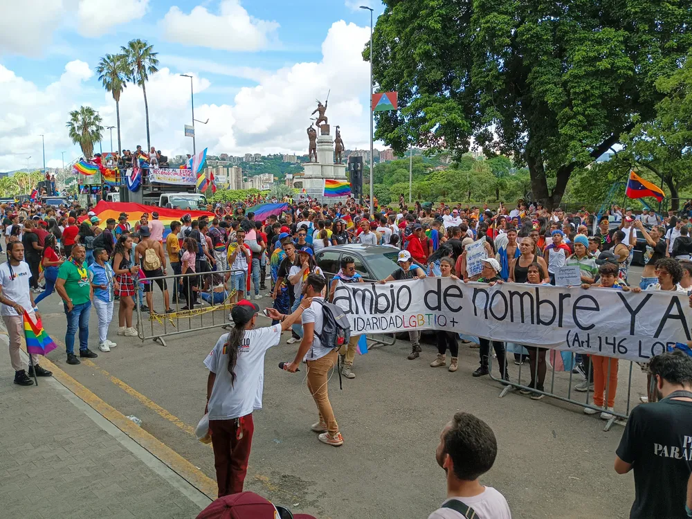 Marcha del Orgullo LGBTIQ en el CNE, Plaza Venezuela, Caracas Foto José Mireles Alcalá - ElMartilloVen 