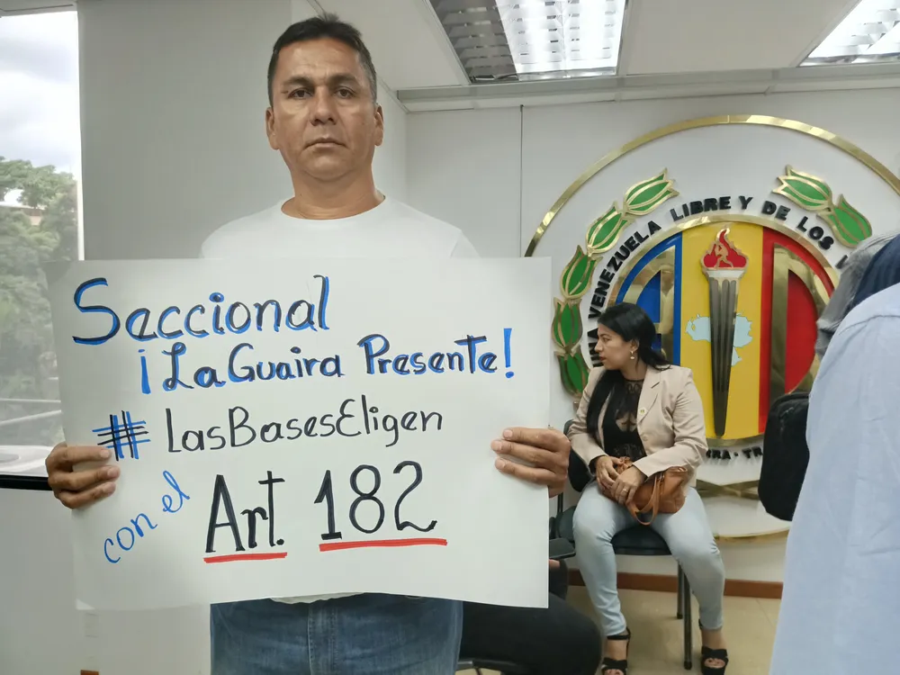 Militantes del Partido Acción Democrática exigen activación de su artículo estatutario 182.