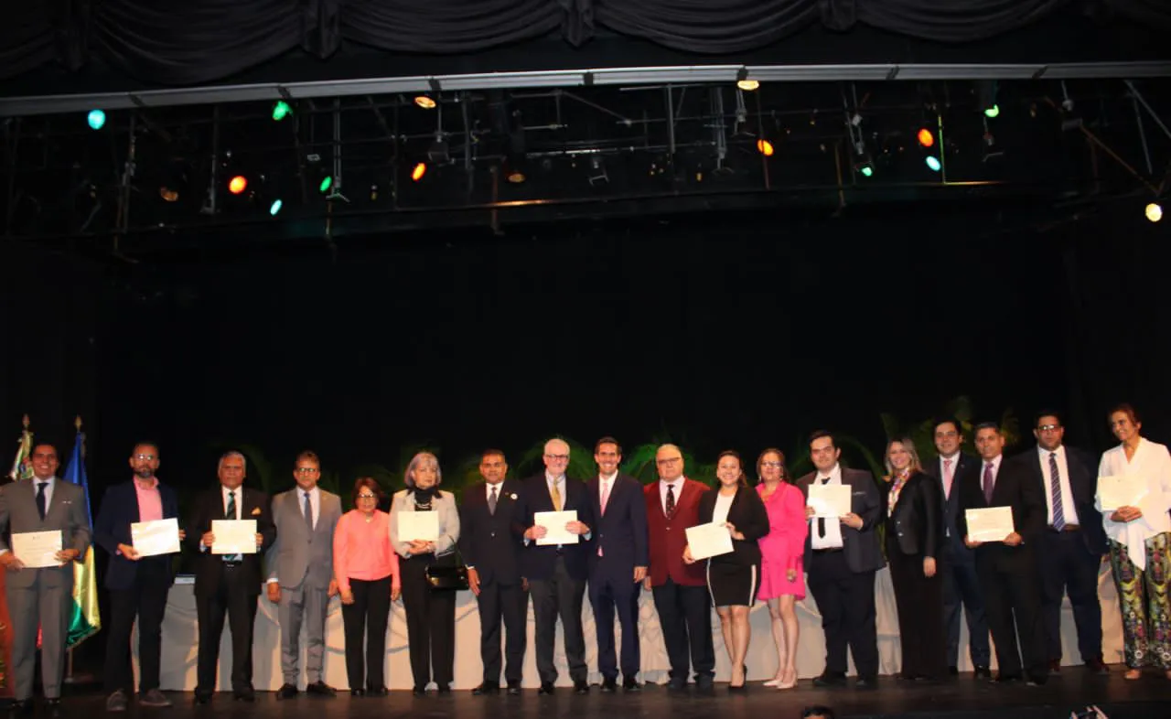 Más de 120 abogados fueron homenajeados por el Concejo Municipal de Baruta.