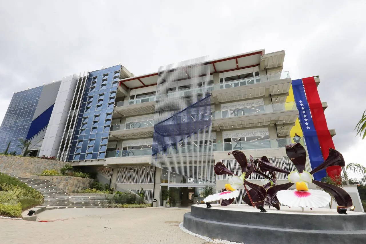 Universidad de las Ciencias Dr. Humberto Fernández Morán