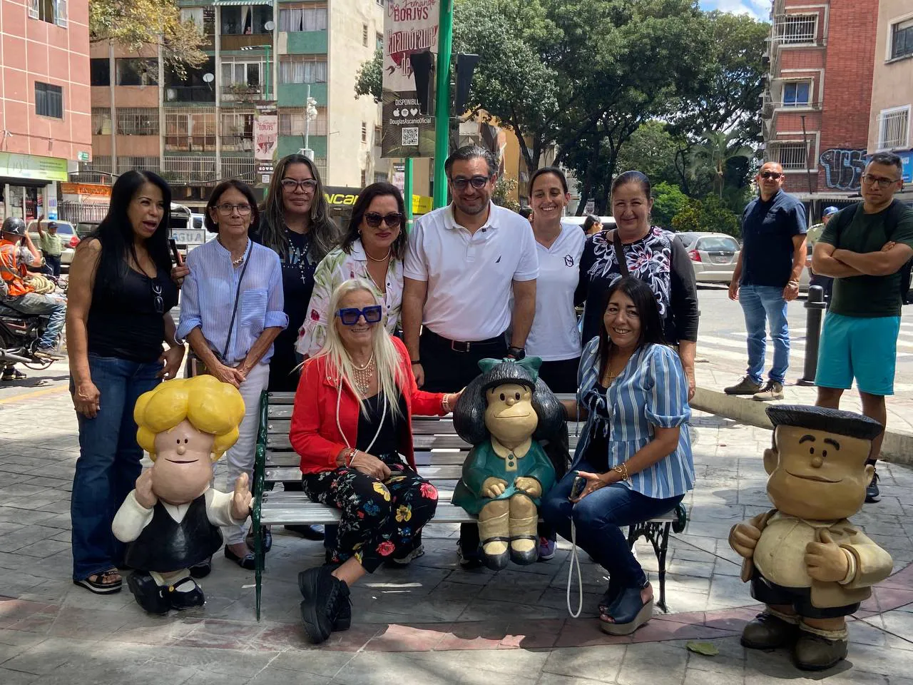 Alcalde Darwin González, devela estatua de Susanita 