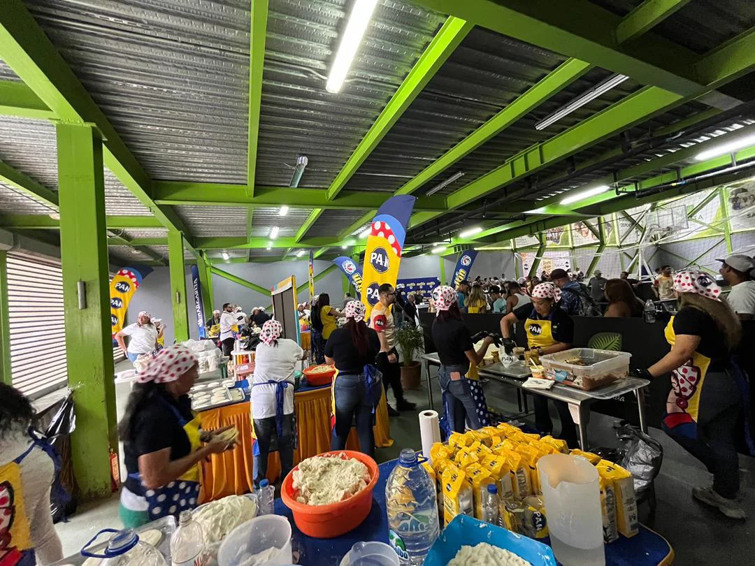 Unidos por la Arepa en su primera edición entregó más de mil arepas en Baruta