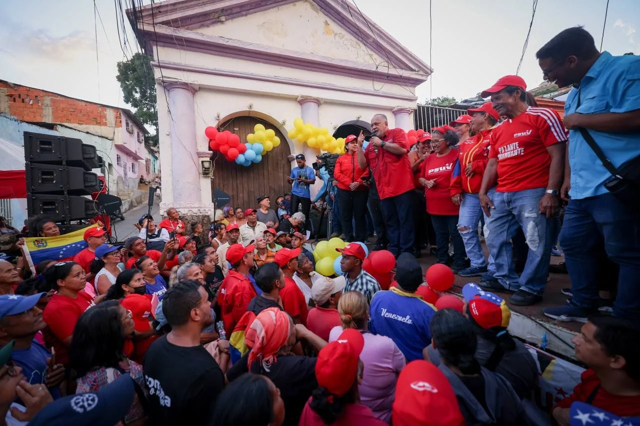 Diosdado Cabello en marcha realizada en El Barrio El Guarataro, de la parroquia San Juan de Caracas. 