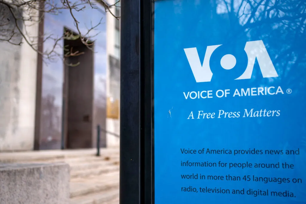 Voz de America (VOA).