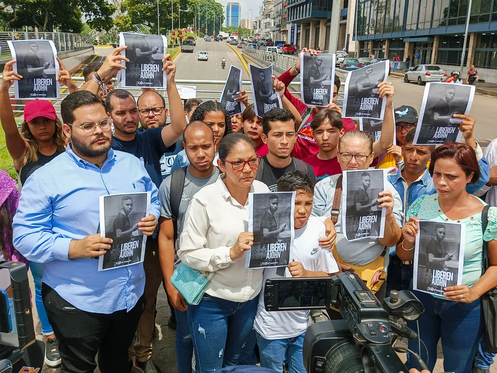 Universitarios rechazaron la detención arbitraria del estudiante John Álvarez.