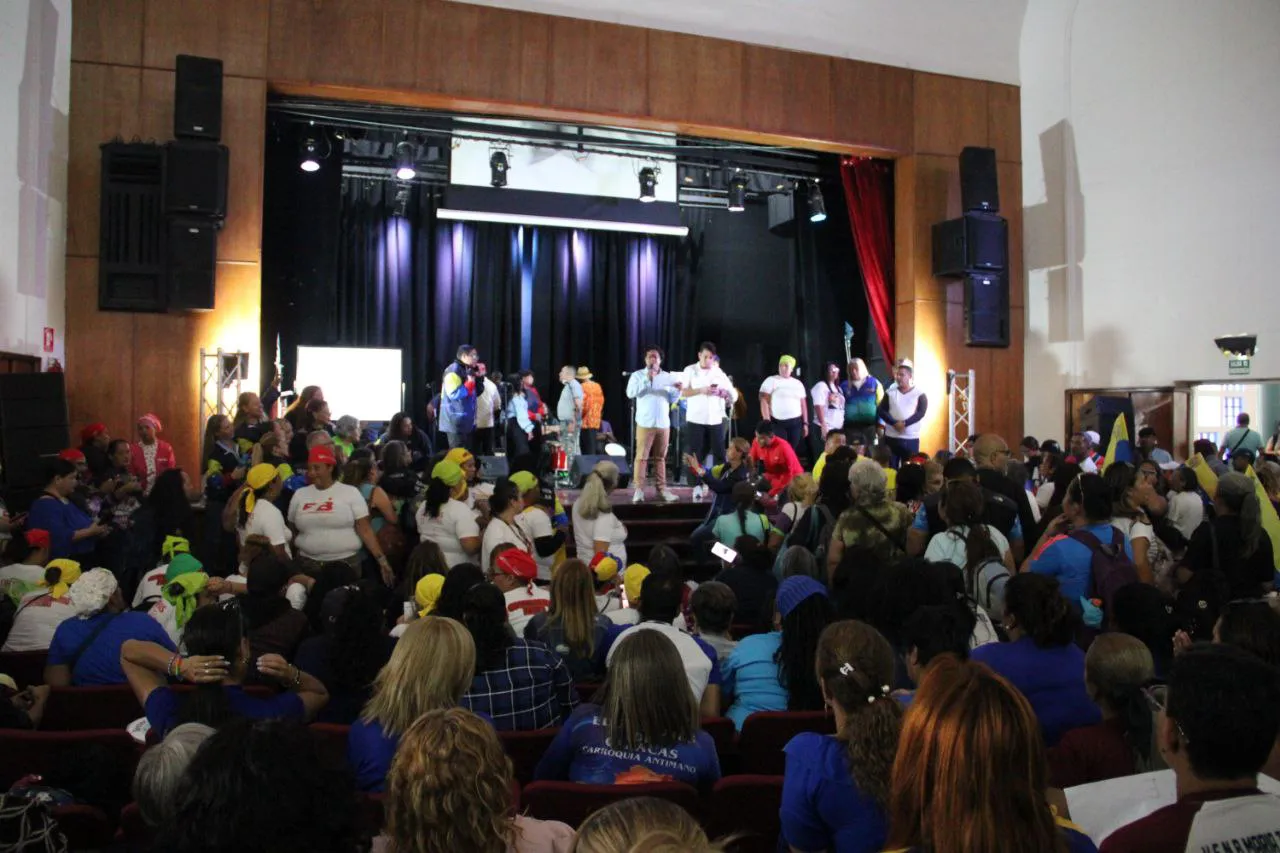 Candidatos del GPP sostienen un encuentro con los educadores de la ciudad de Caracas