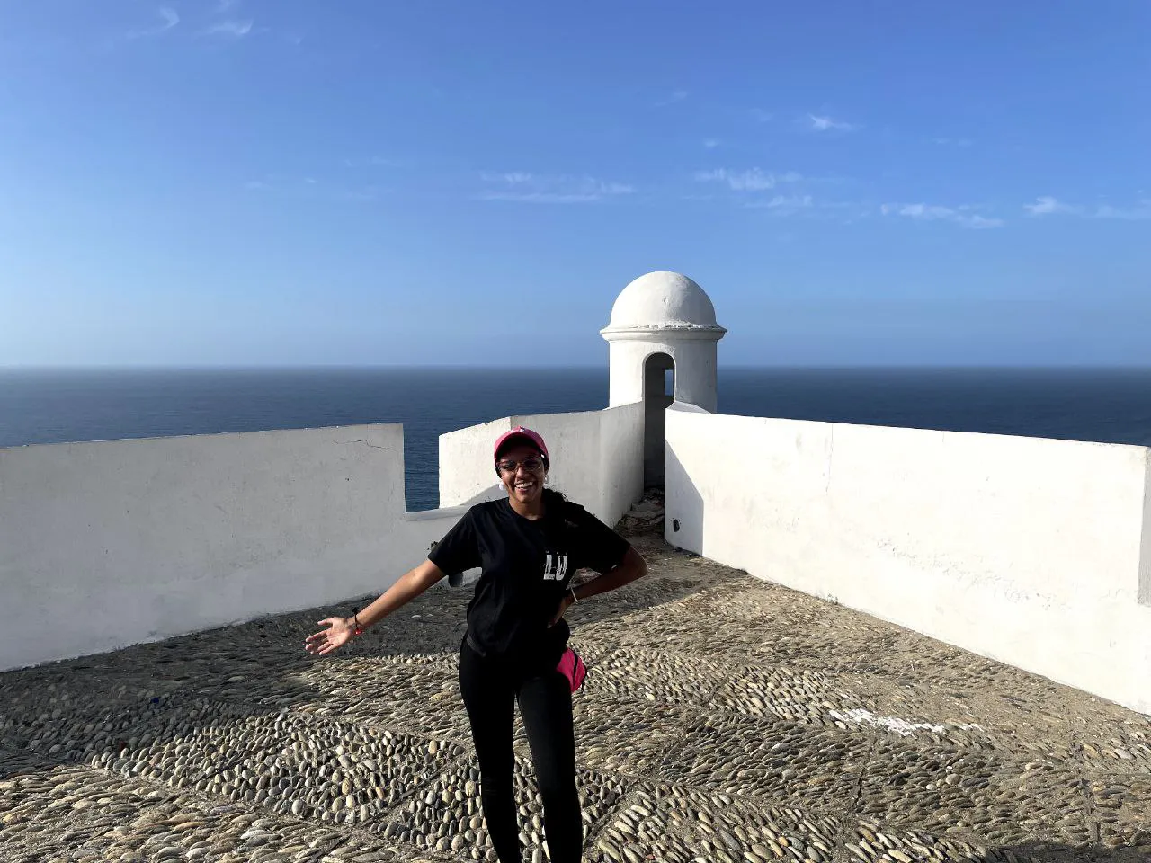 Luisana Segovia, periodista venezolana en el Fuerte El Vigía del estado La Guaira.