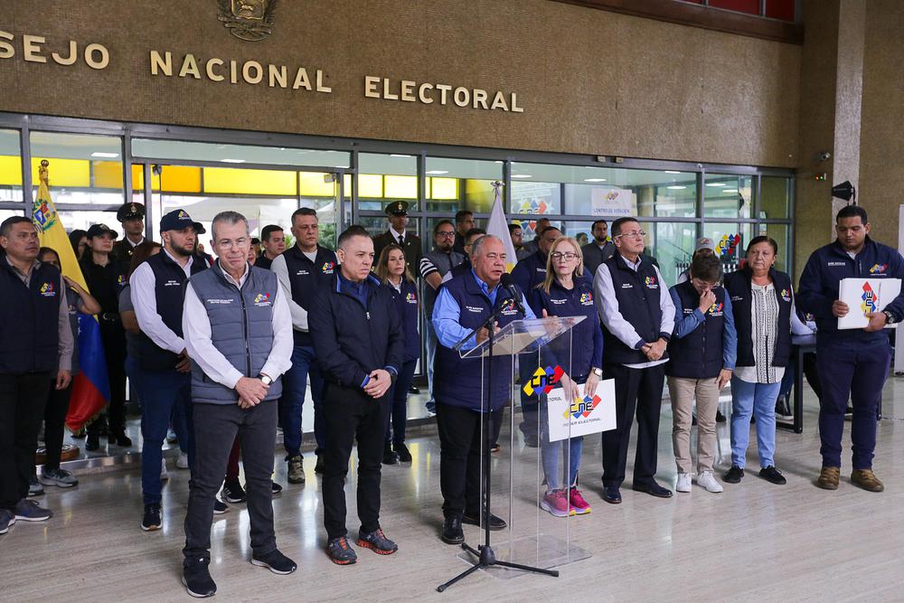 Elvis Amoroso, prsidente del Consejo Nacional Electoral (CNE) en rueda de prensa con medios de comunicación. Foto: José Luis Díaz, ElMartilloVen.