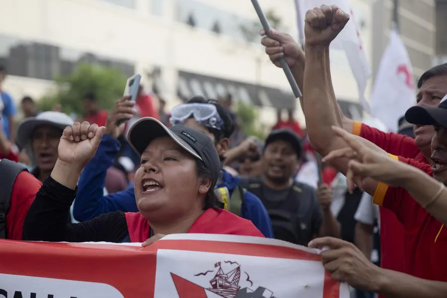 47 manifestantes y un policía que murió quemado. (Xinhua/Mariana Bazo)