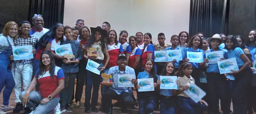Estudiantes luciteños mostraron su talento en La Voz Liceista y Magisterial.