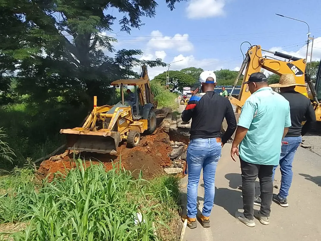 Inicia reparación de falla de borde en La Carretera Nacional La Raisa