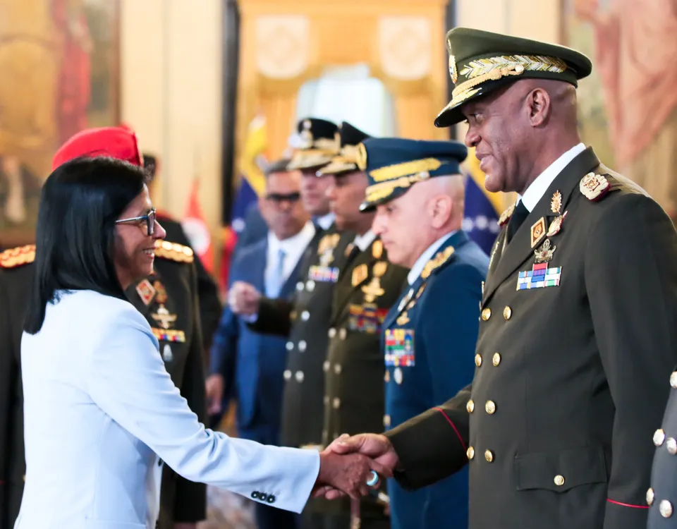 Delcy Rodríguez, presidenta encargada de Venezuela nombra nuevo Alto Mando Militar