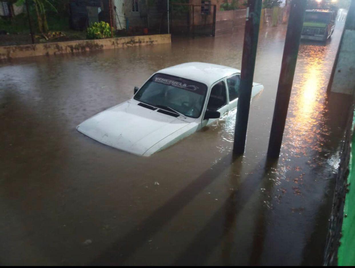 Fuertes lluvias causan inundaciones en estado Carabobo