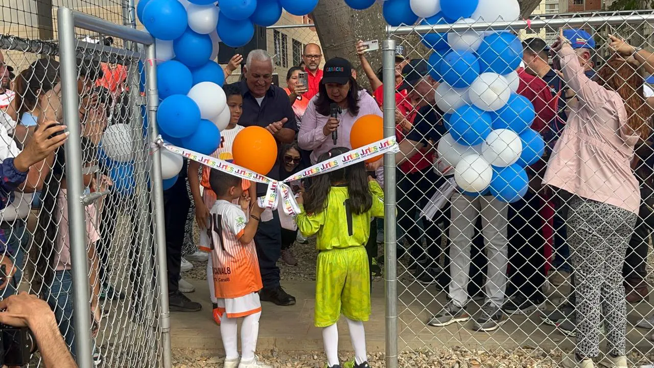 Juntos Todo Es Posible entregó el complejo deportivo Cacique Tiuna