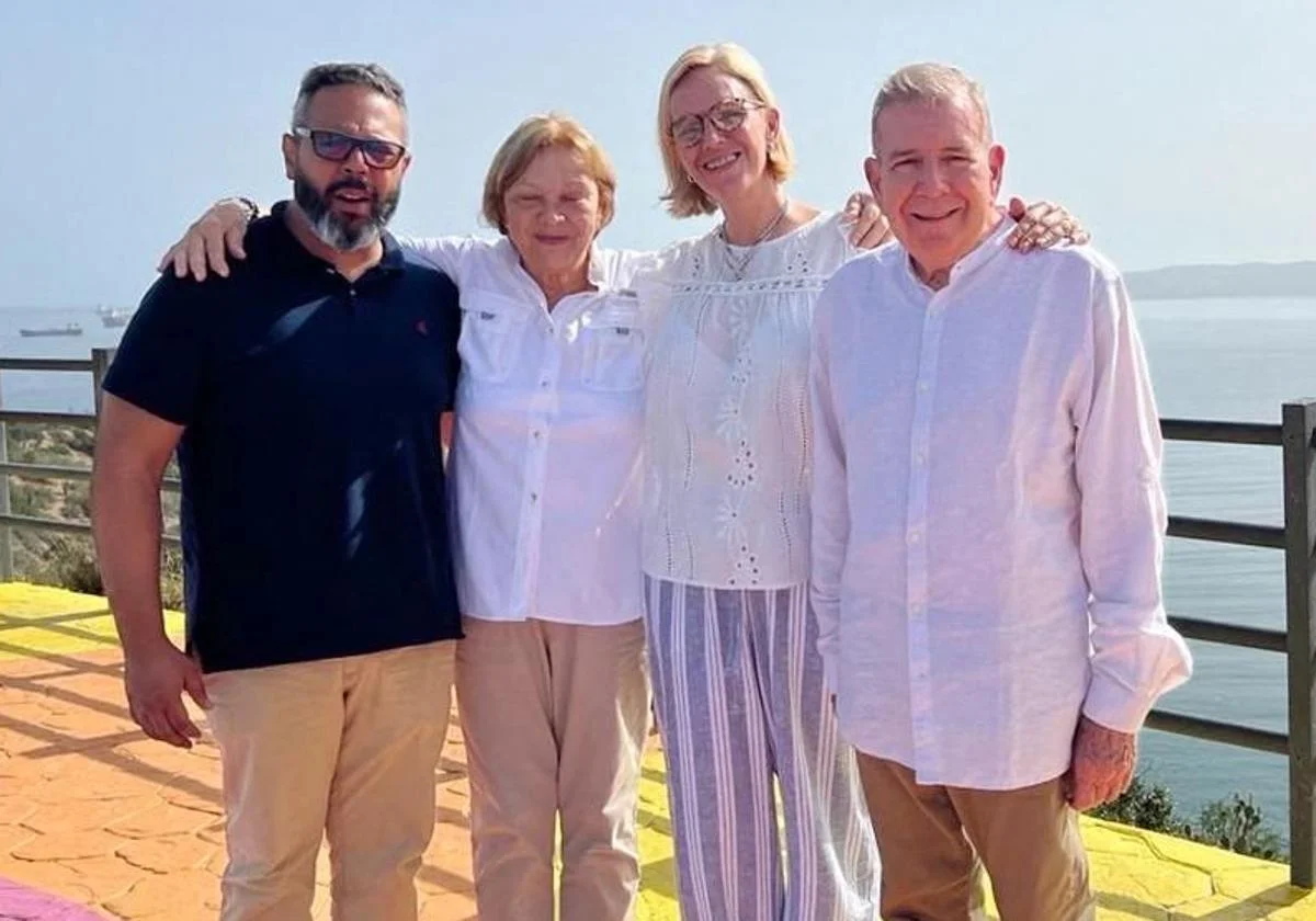 Tudares junto a Edmundo González