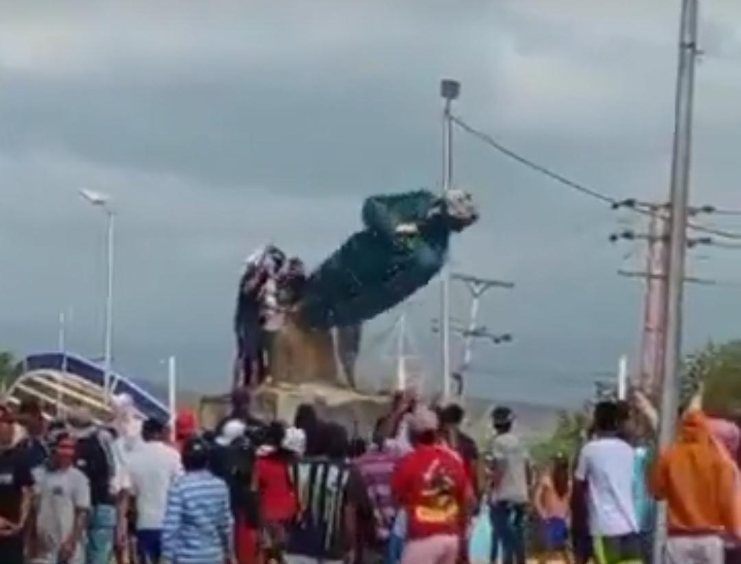 Estatua del Presidente Hugo Chávez en Coro.