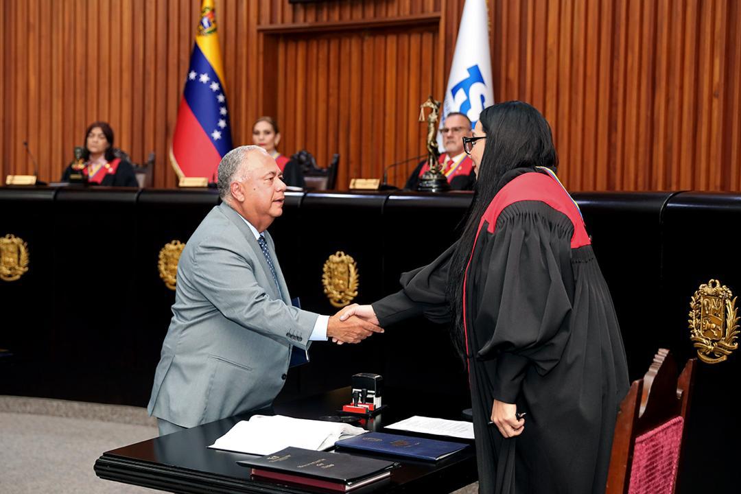 Elvis Amoroso, presidente del CNE consigna documentos de la elección del 28 de julio en el TSJ.