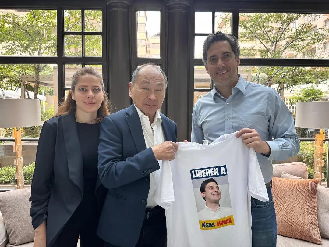 Francis Fukuyama, junto a activistas venezolanos Genesis Dávila y Rodrigo Diamanti