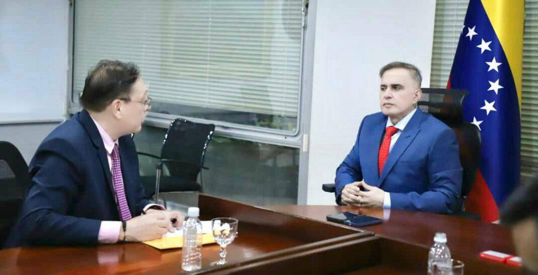 Tarek William Saab, en reunión con José Vicente Haro.