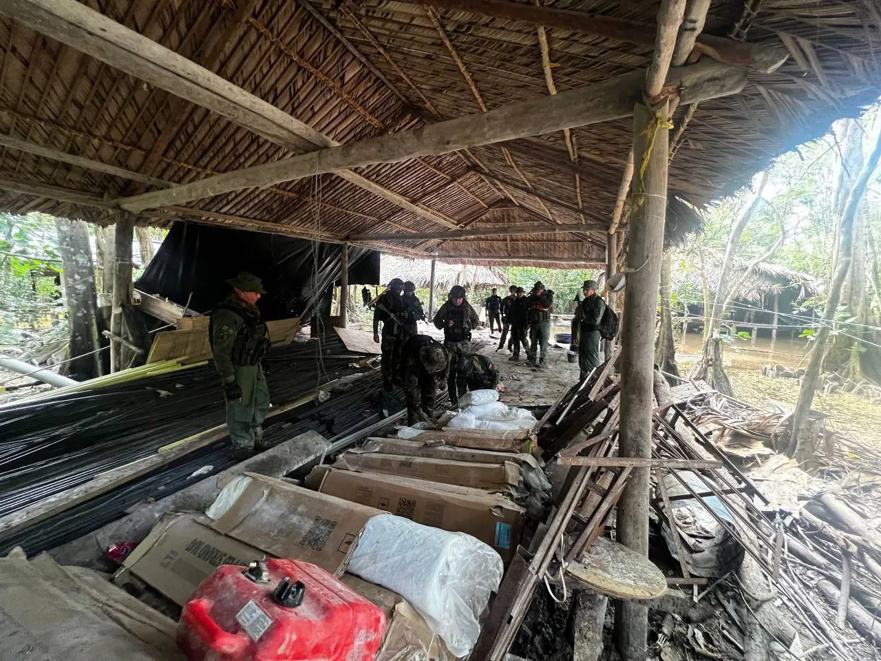 Campamento de las TANCOL destruido por la FANB